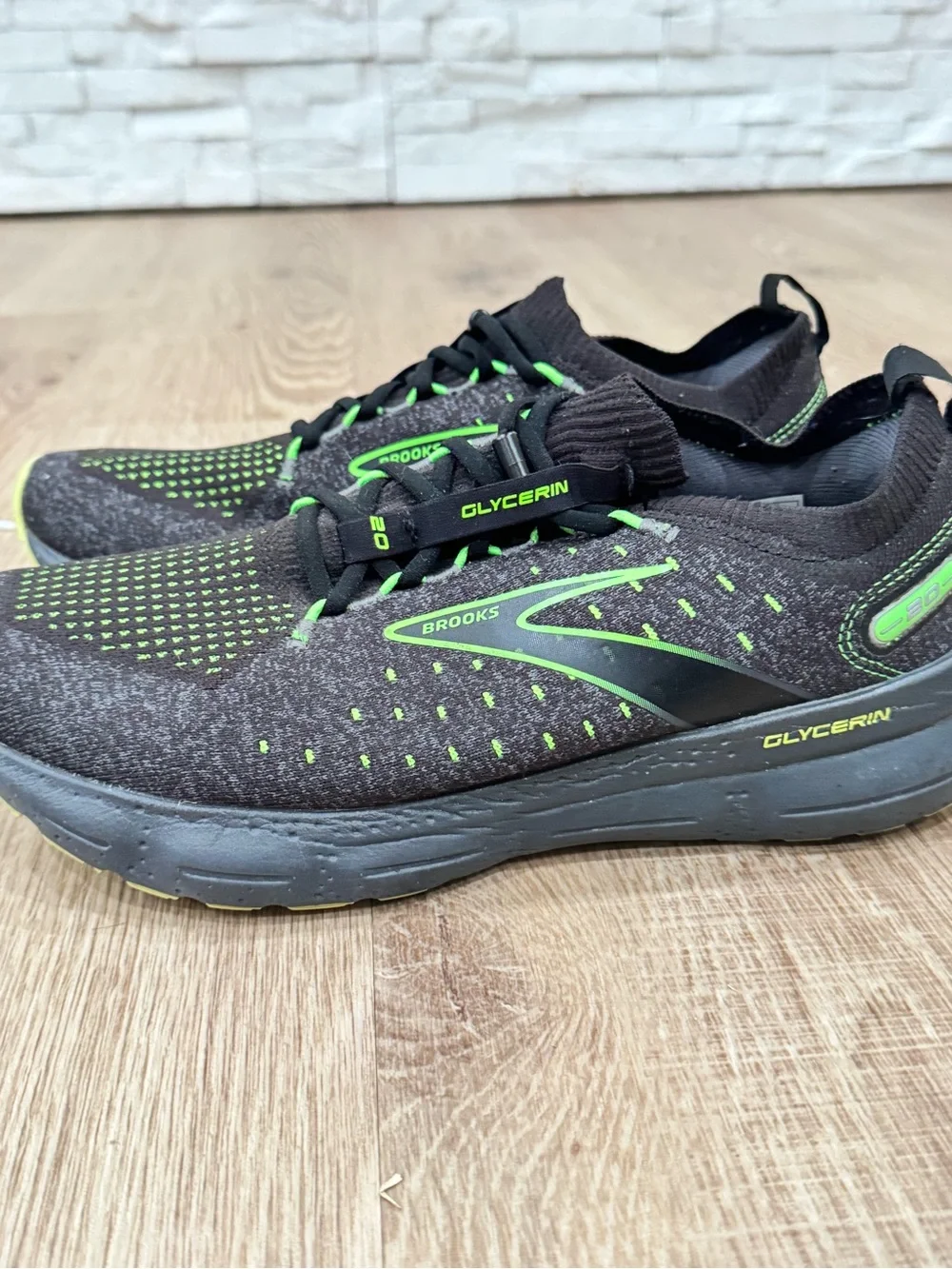 Brooks Glycerin 20 Men’s 10 Black Green Running Shoes Athletic Sneakers EU 44
